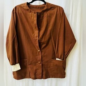 Brown Long Sleeve Women's Medical Nurse Uniform Scrub Top size medium. Preowned